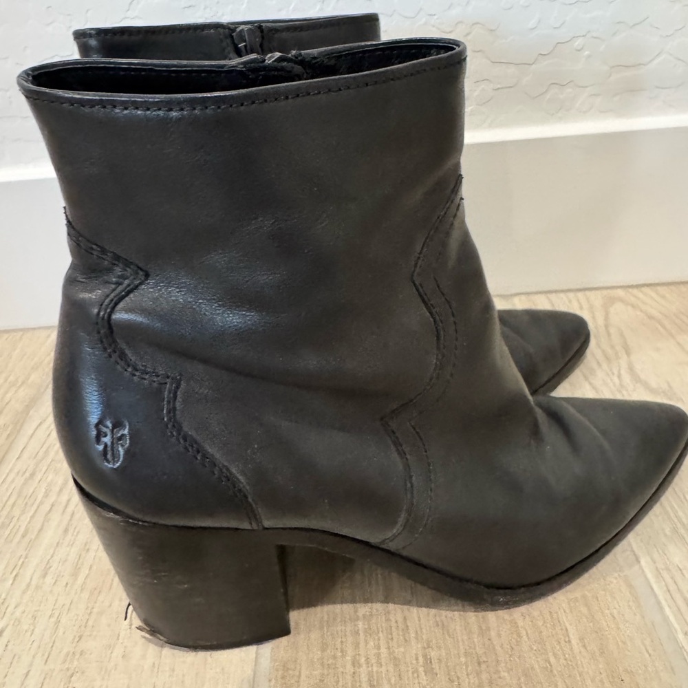 FRYE Flynn Short Inside Zip Ankle Booties | 10M | Black - Picture 7 of 10